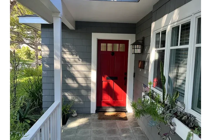 $1520 : Torrance. Inside has a spaciou image 1