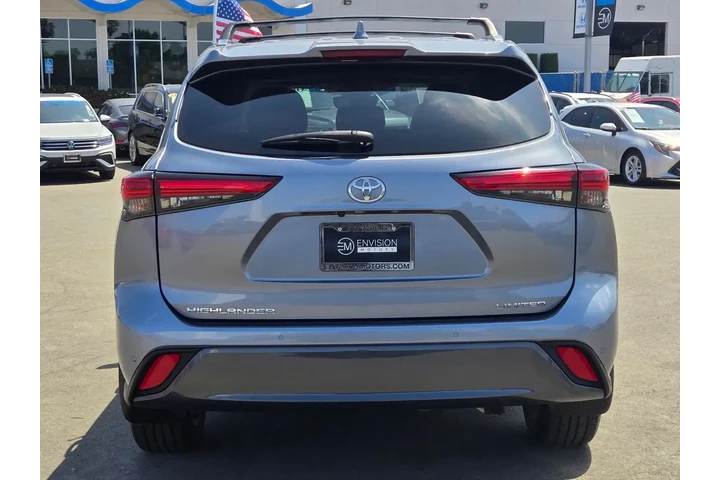 $39995 : Toyota Highlander 2023 L 4dr image 6