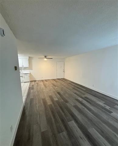 $1400 : 1 Bed Apt for rent in 90005 image 4