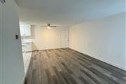 $1400 : 1 Bed Apt for rent in 90005 thumbnail