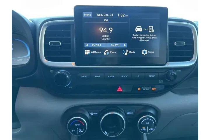 $17178 : Hyundai VENUE 2023 SEL 4dr C image 10