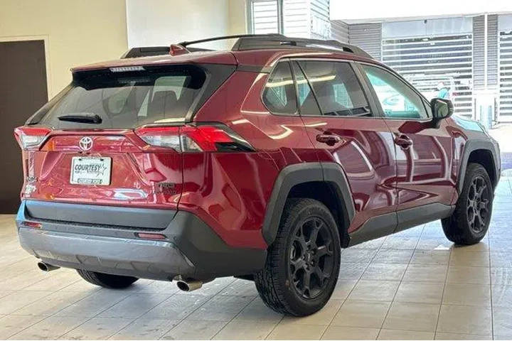$33252 : Toyota RAV4 2021 AWD TRD Off image 4