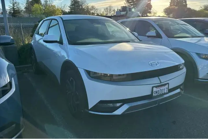 $24990 : Hyundai IONIQ 5 2024 SEL 4dr image 2