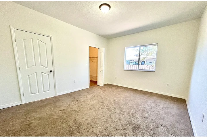 $1000 : renovated *Charming home image 4