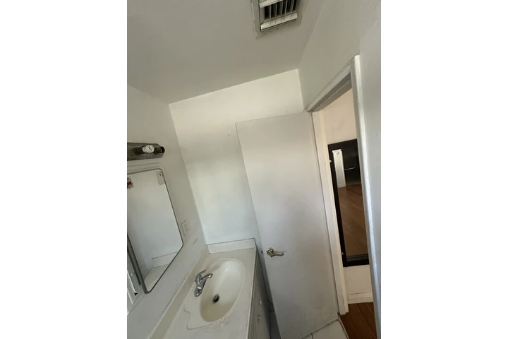 $1 : CUARTO POR RENTA / ROOM FOR RE image 6