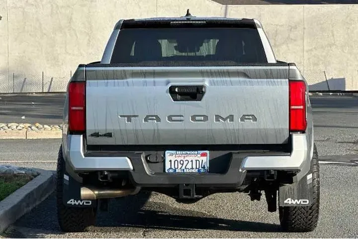$38393 : Toyota Tacoma 2024 4x4 SR5 4 image 8