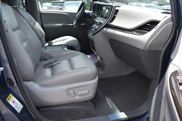 2015 Sienna XLE Premium 8-Pas image 6