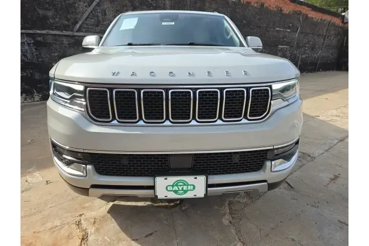 $32990 : Jeep Wagoneer 2022 4x4 Serie image 2