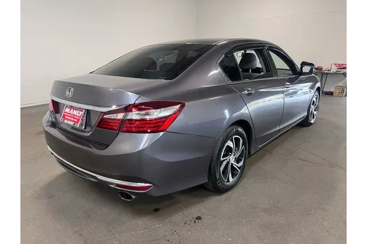 $15638 : Honda Accord 2017 LX 4dr Sed image 3