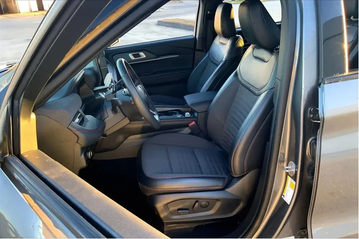 $39674 : Ford Explorer 2025 AWD ST-Li image 8