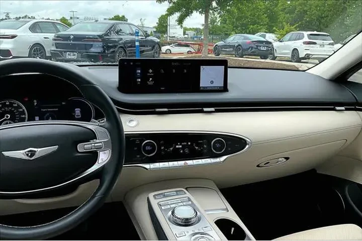 $36998 : Genesis GV70 2023 AWD 2.5T S image 6