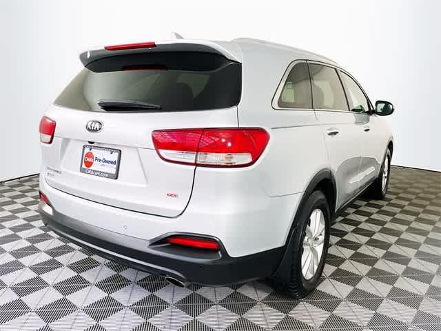 $16540 : PRE-OWNED 2018 KIA SORENTO LX image 9