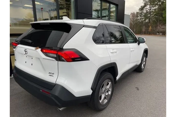 $27650 : Toyota RAV4 2023 AWD XLE 4dr image 6