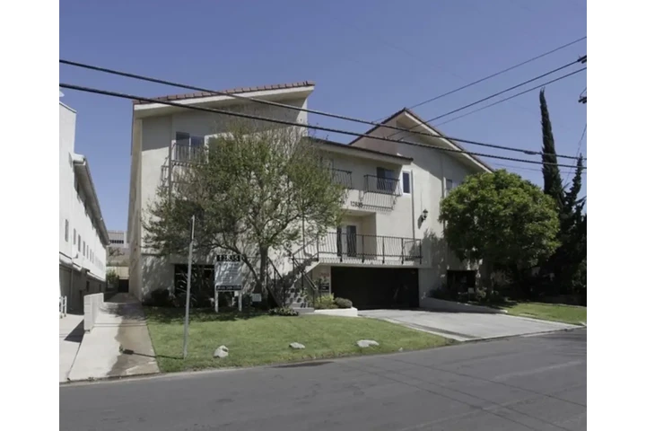 $1970 : 2 Bedroom Apt in James M wood image 1