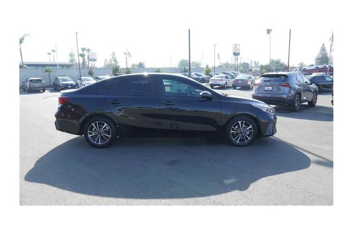 $14984 : 2023 Forte LXS image 5