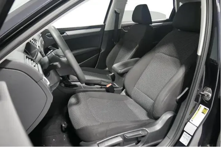 $12000 : Volkswagen Passat 2017 1.8T image 10