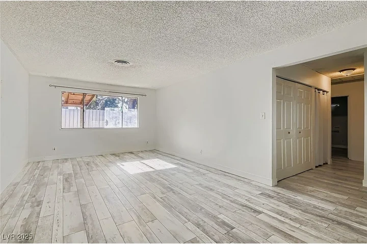 $1500 : Esta casa de una sola planta image 8