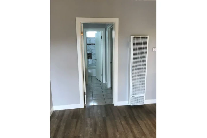 $1300 : A beautiful luxury apartment image 2