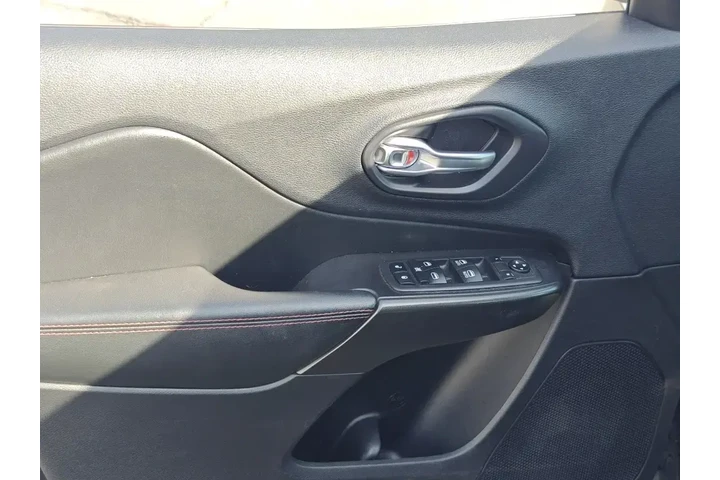 $16680 : Jeep Cherokee 2020 4x4 Trail image 9