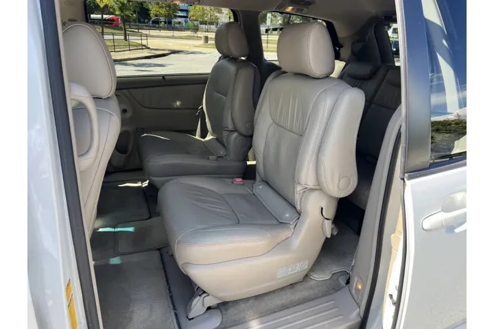 $8900 : 2008 Sienna XLE image 10