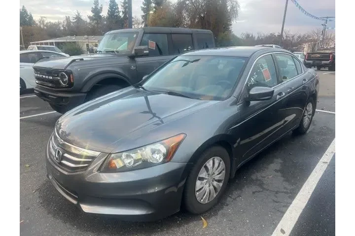 $11175 : Honda Accord 2012 LX 4dr Sed image 1