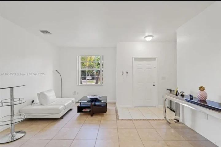 $2500 : Se renta Townhouse en Homested image 4