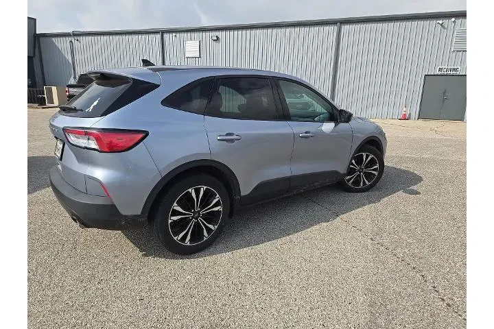 $17983 : Ford Escape 2022 SE 4dr SUV image 9