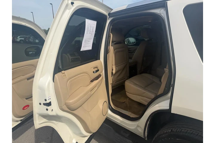 2010 Escalade AWD 4dr Premium image 9