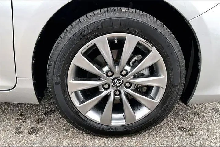 $13626 : Toyota Camry Hybrid 2016 XLE image 9