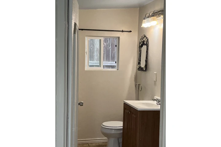 $2200 : Se renta casa image 7