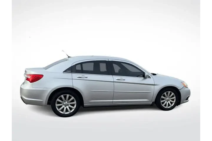 $2900 : Chrysler 200 2012 Touring 4d image 9