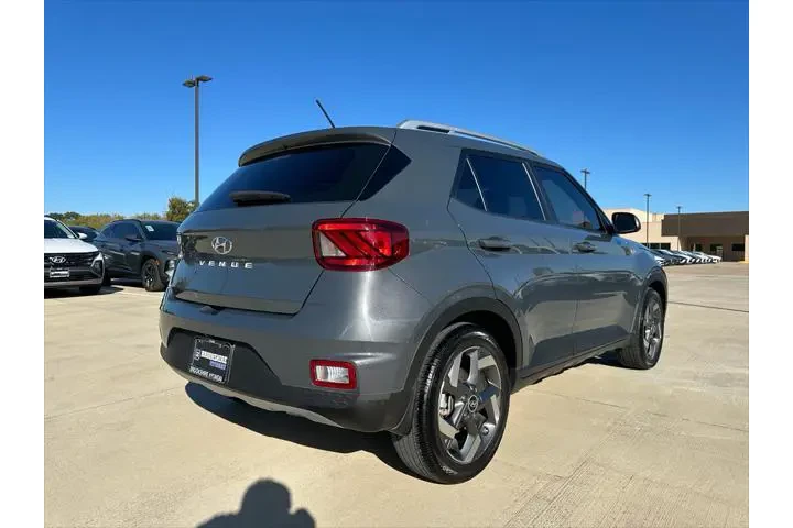 $18895 : Hyundai VENUE 2024 SEL 4dr C image 5
