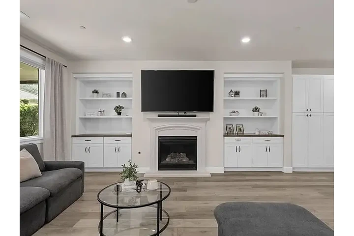 $2000 : HOUSE FOR RENT image 2