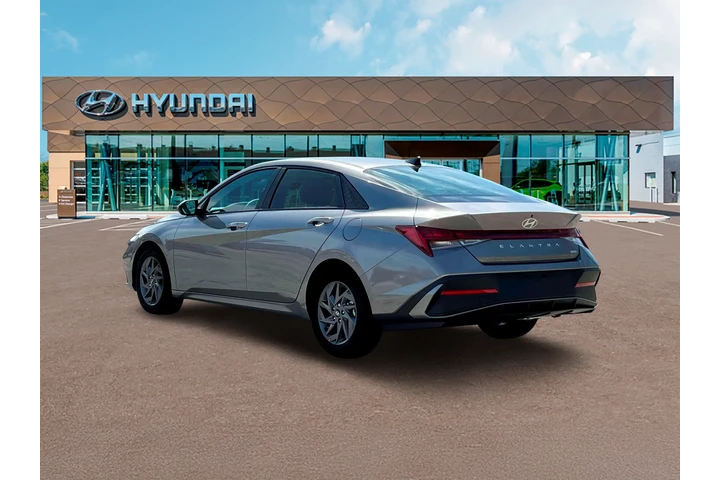 $22990 : Hyundai ELANTRA Hybrid 2025 image 5