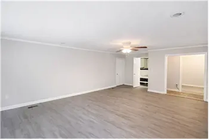 $1300 : Rental property with 1 bedro image 4