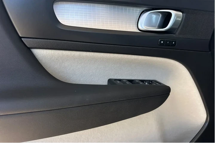 $22900 : Volvo XC40 2022 AWD T5 Momen image 10