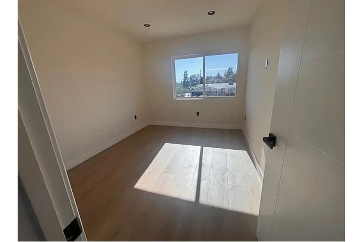 $1400 : Charming Studio For Rent image 1