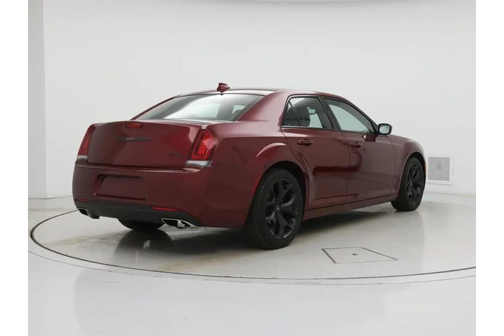 $25998 : Chrysler 300 2023 S V6 4dr S image 8