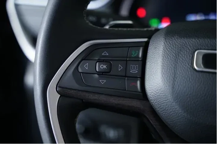 $29997 : Jeep Grand Cherokee L 2023 4 image 3