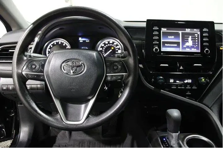 $25989 : Toyota Camry 2024 LE 4dr Sed image 8