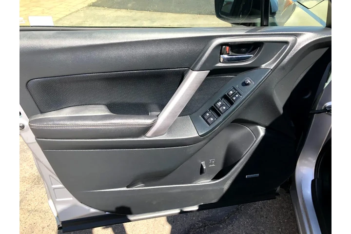 $12990 : 2016 Forester 2.0XT Touring image 9