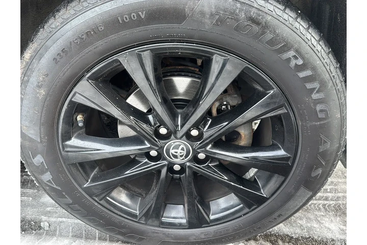 $16990 : Toyota RAV4 2018 AWD Adventu image 8