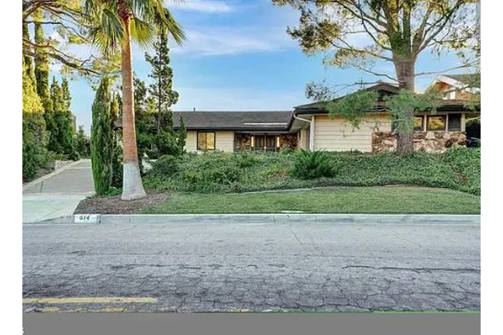 $2175 : UPDATED SINGLE FAMILY HOME - image 1