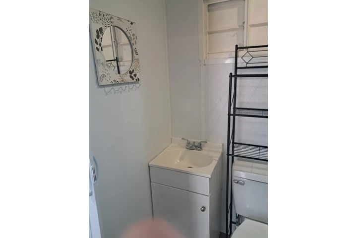 $1000 : EFFICENCE $miami gardens image 8