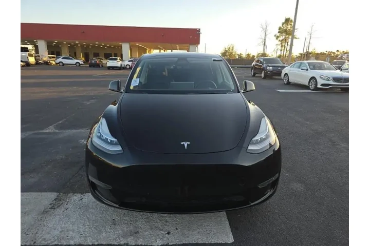 $27490 : Tesla Model Y 2023 AWD 4dr C image 2